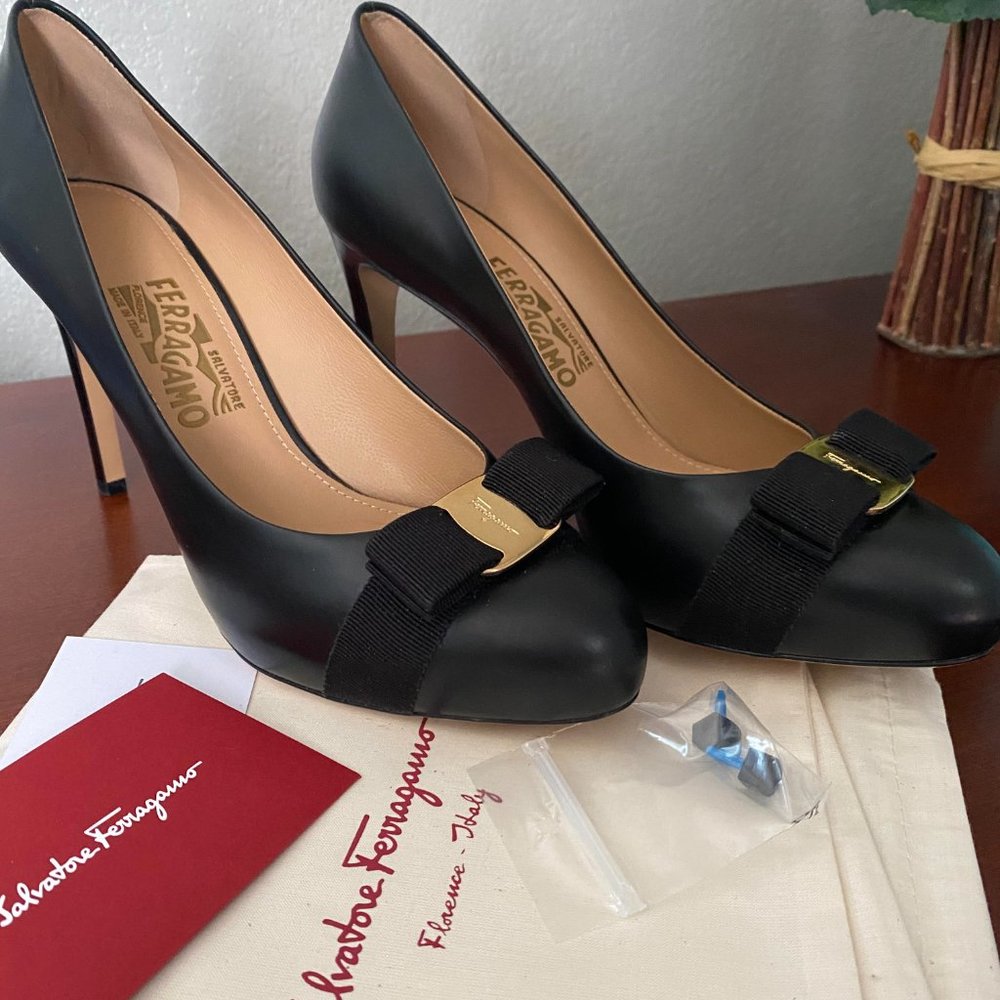 Salvatore Ferragamo Pimpa Heels Pumps 10B NIB